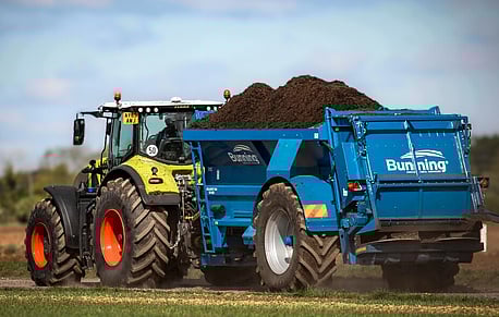 Bunning - Rear discharge muck spreaders.