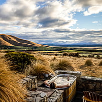 Outdoor bath overlooking the Mackenzie Basin at SkyScape