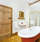 Walnut Barn - ensuite to bedroom 1