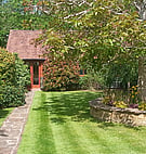 Walnut Barn - courtyard garden