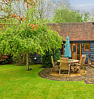 Walnut Barn - courtyard garden