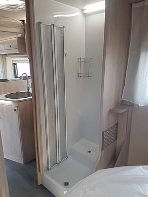 separate shower cubical, with door