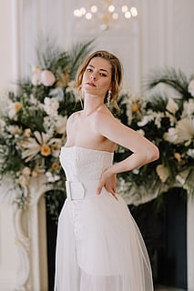 backless wedding dress