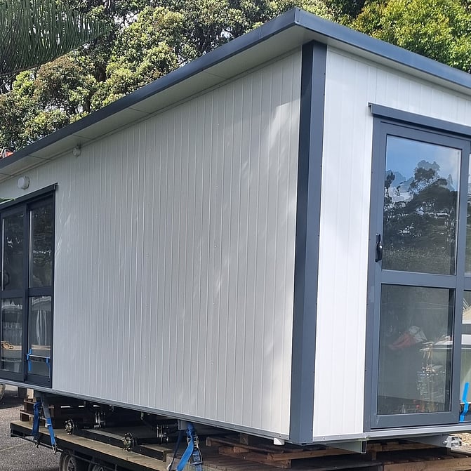 4.6m x 2.7m Grey with laminate floor