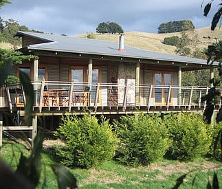 taronga cottage from the paddock below