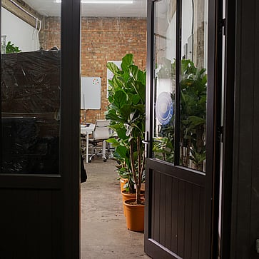 The 'Corner' studios; cosy, bright and the most budget-friendly category. A few benefit from a sunset view. Size ranges from 80 - 100 sqft.