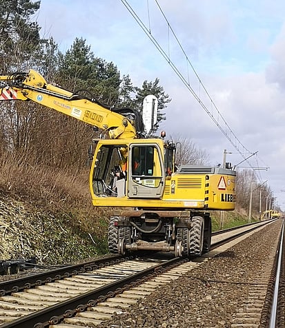 Mulcher with hammer/flail rotor for excavators.