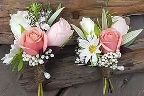 BUTTONHOLES & CORSAGES
