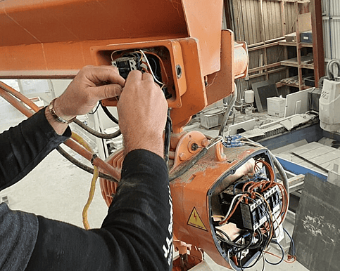 industrial electrician