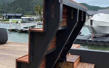 Hydraulic lifting staircase