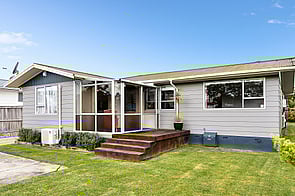 SOLD - 12 Lansdowne Cres, Glenview$815,000