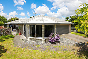 SOLD - 6 Spinnaker Dr, Flagstaff$1,050,000