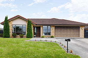 SOLD - 33 Thomas Rd, Huntington$925,000