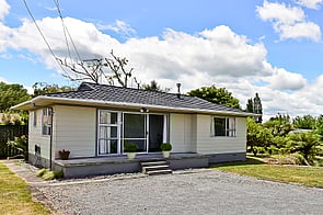 SOLD - 24b Bruce Ave, Glenview$335,000