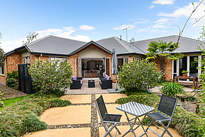 SOLD - 21 Barrington Dr, Huntington$873,000