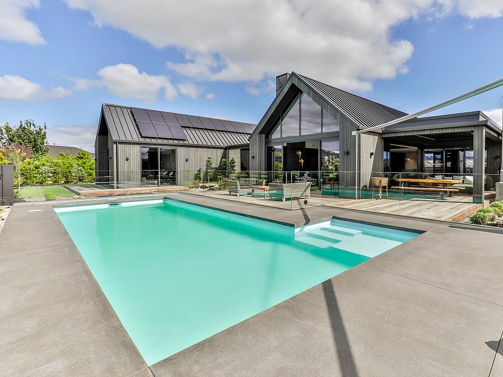 St Kilda outdoor living and swimming pool