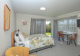 Light and spacious suite | Smith House Whanganui