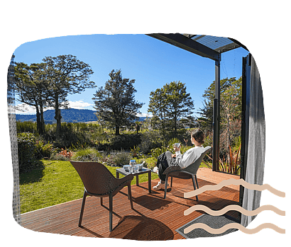 Two Rivers Ohakune: Rua Awa suite.  Throw the doors wide open, enjoy the weather, the views and your breakfast as the sounds of the river encapsulate you.