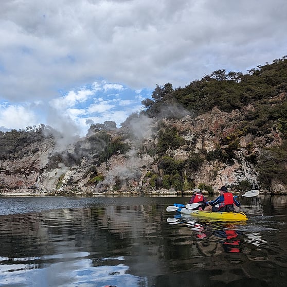 Couple on Steaming Cliffs Kayak tour