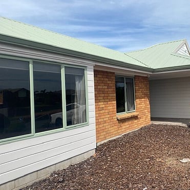 Hamilton home with continuous spouting showing aluminium window frames colour