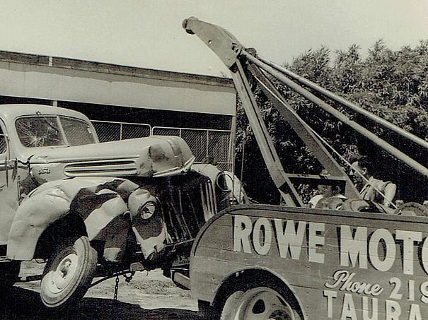 Rowes towing truck