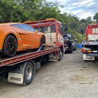 Rowes truck towing car