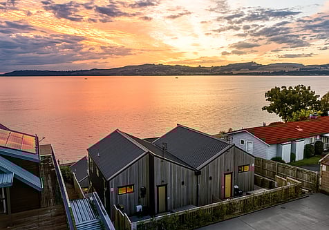 Front Deck Lakefront Accommodation - Taupo New Zealand