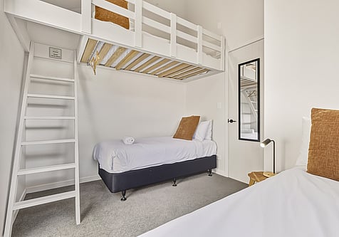 Modern unit - Lakefront Unit Accommodation Taupo New Zealand