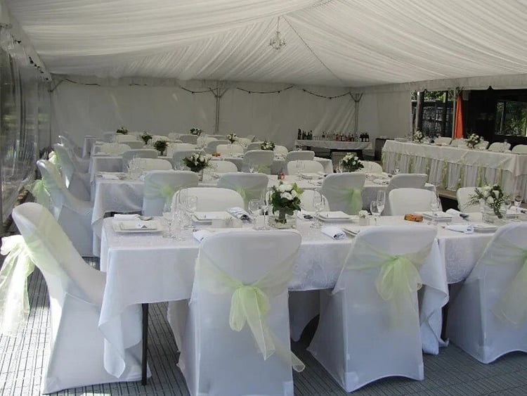 Decorated trestle tables with linen and floral runners &ndash; wedding trestle table hire Auckland