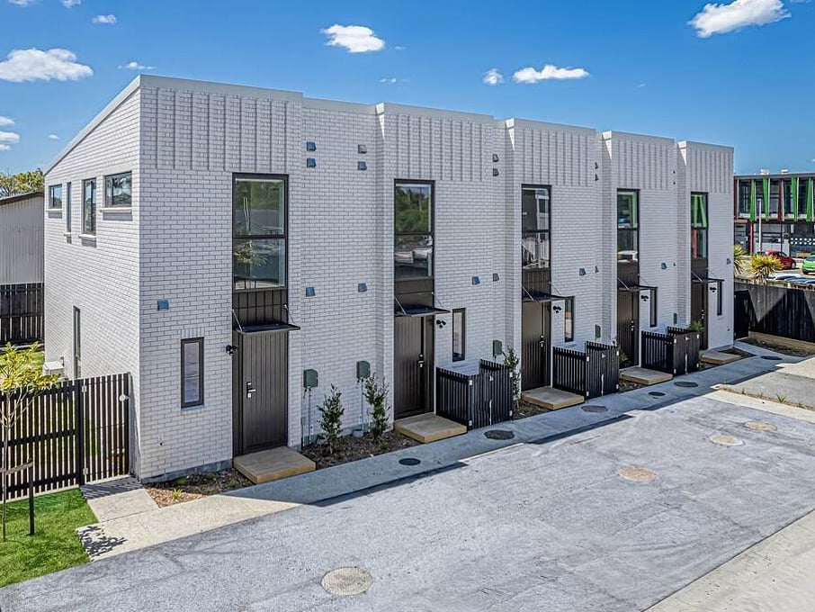 Image of a residential new build homes. A collection of six architecturally designed family townhouses on Tapu Road, Huapai, Auckland. Built by Auckland builders, Eden Construction. New Zealand.