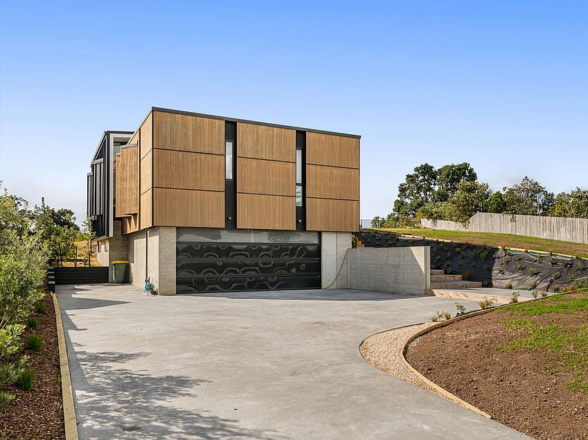 Image of a residential home renovation. Newly remodelled exterior, decking and landscaping by Auckland builders, Eden Construction. New Zealand.