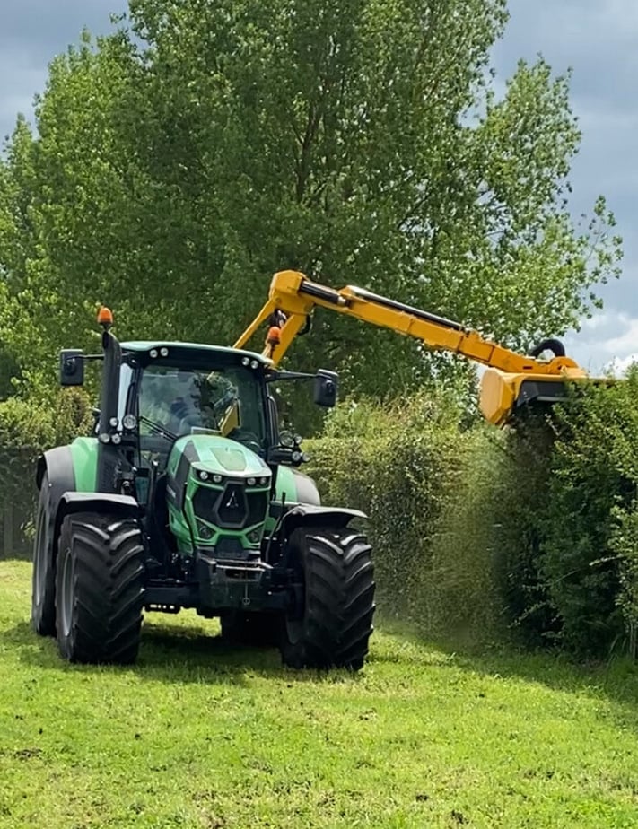 Hedge trimming in the Waikato by Harvey Hedgecutters