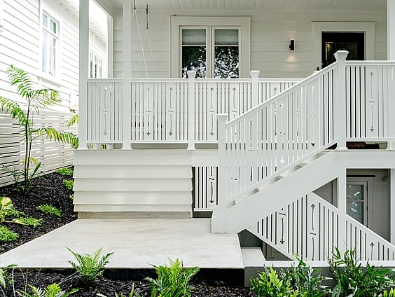 Woodsmith builders worked on a challenging project to build a level pool and lawns. With bespoke decking and interior renovations this was an incredible outcome for the Aukland property