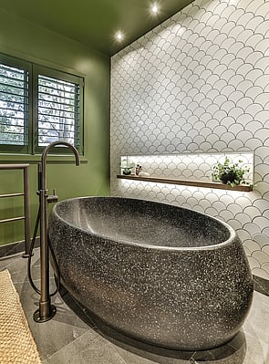 Bathroom Design by Natalie Du Bois / Photo by Jamie Cobel