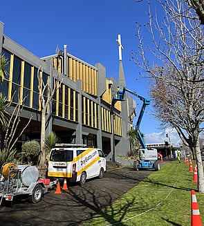 Commercial building cleans