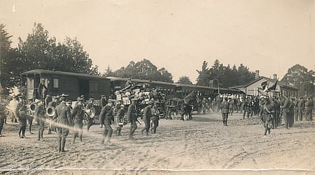 Cambridge Railway Station - soldiers leave for World War I. Photo: Cambridge Historical Society.
