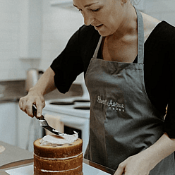 Logo design for Hamilton cake maker, Sweet Avenue Cakes. Creative Box, Waikato, New Zealand