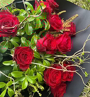 Classic Red Rose Bouquet &ndash; Romantic Flowers