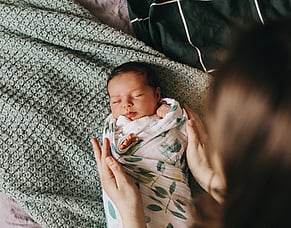 Gentle Swaddling: Supporting Your Baby&rsquo;s Growth &amp; Natural Movement