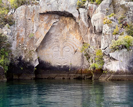 Lakeside accommodation in lake taupo, new zealand