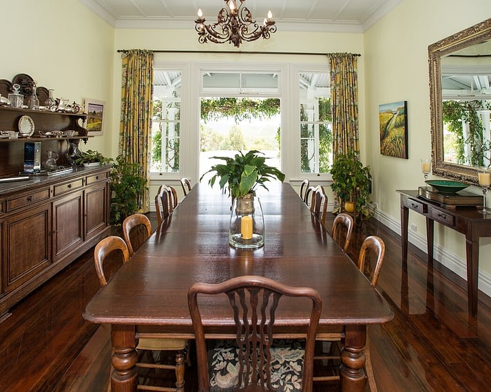 Full kitchen and dining facilities