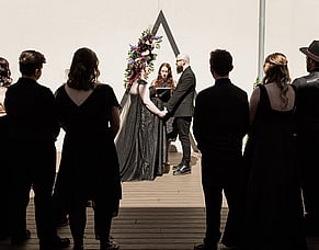 Small wedding, big personality: your ultimate guide to planning a small, intimate wedding day