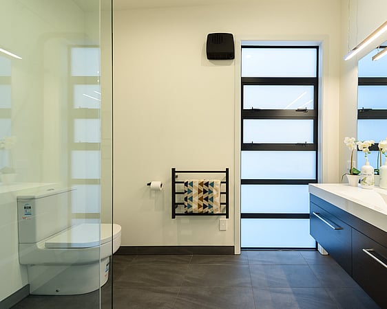 Papamoa spacious house design - bathroom