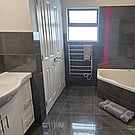 Bathroom at 14a Cologne St with large bathtub