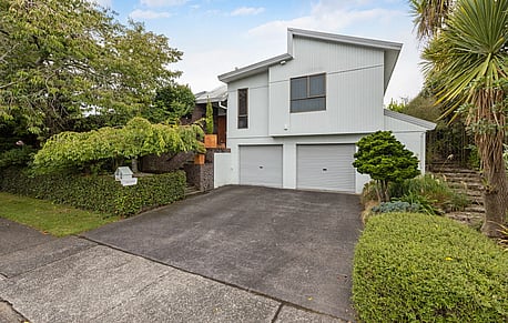 1 Sheriff Place - RiverleaAUCTION - Wednesday 18th March @ 12:00pm