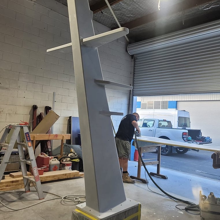 Full composite mast build and paint