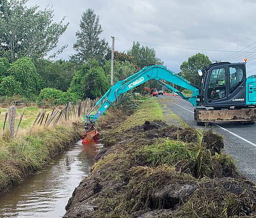 DS Trees digger clearing a ditch