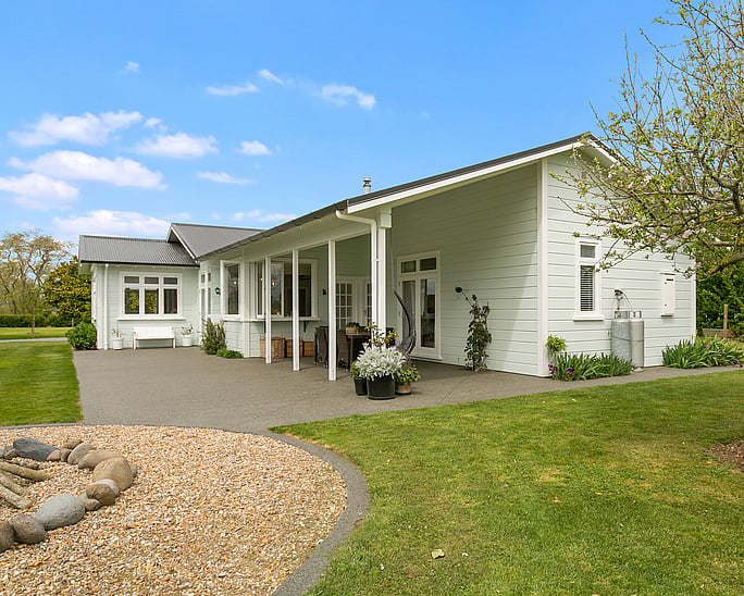 Exterior after images of Oakshott Road, renovated home by Whitechurch Construction, Waikato residential builders.