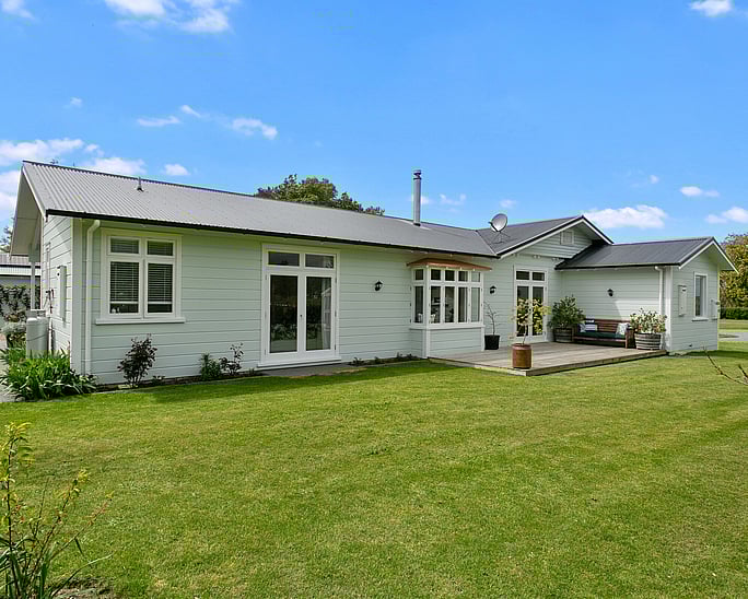 Exterior after images of Oakshott Road, renovated home by Whitechurch Construction, Waikato residential builders.