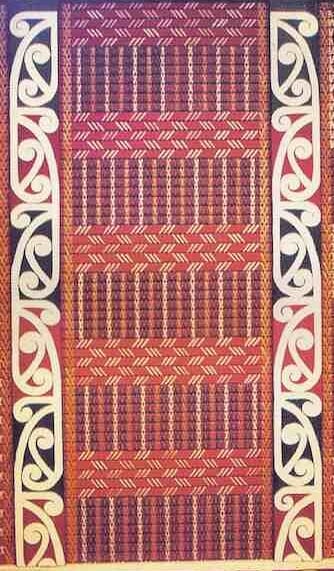 Roimata-Toroa - - Albatross' tears (it had some premonition it was being sacrificed). Black lines - tears of sorrow, Gold lines - tears of reward, White lines - tears of joy. Tokotoru - represents a message, the great message of the crucifixion of Christ.